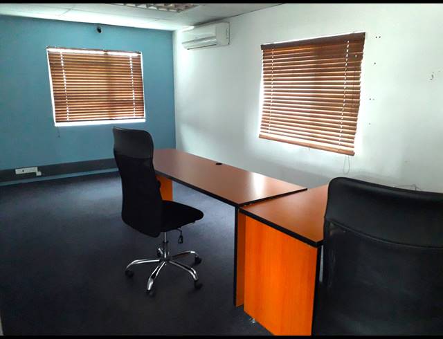 400M² OFFICE TO LET IN ROOIHUISKRAAL